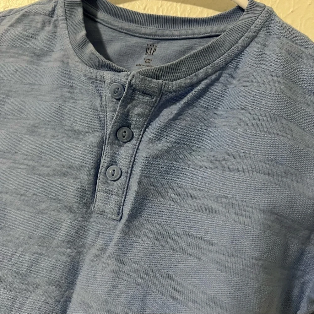 Baby Gap Boys Size 5 Years Short Sleeve Light Blue Henley Shirt Buttons Casual